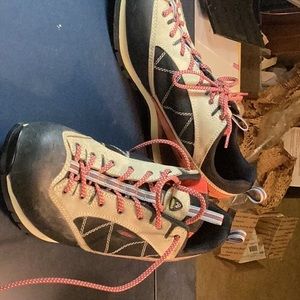 Aloso Vintage low top hiker Size 12